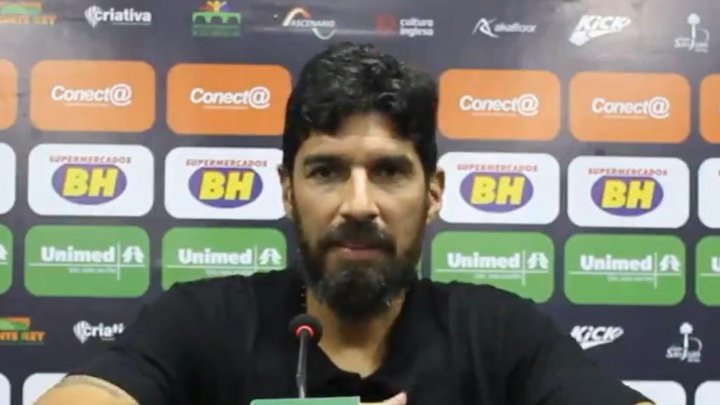 El 'Loco' Abreu rescinde su contrato con Athletic Club tras cuatro partidos