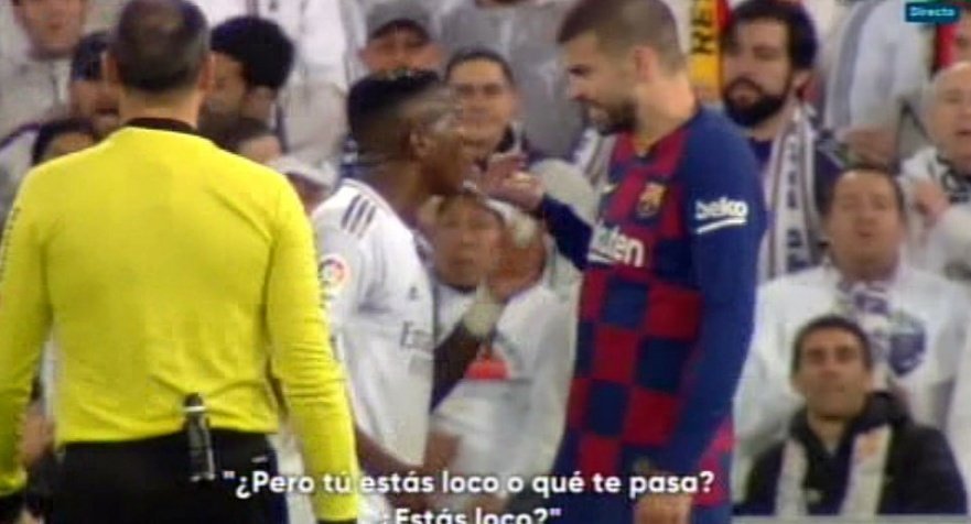 Vinicius pidió penalti y Piqué se lo reprochó. Captura/MovistarLaLiga
