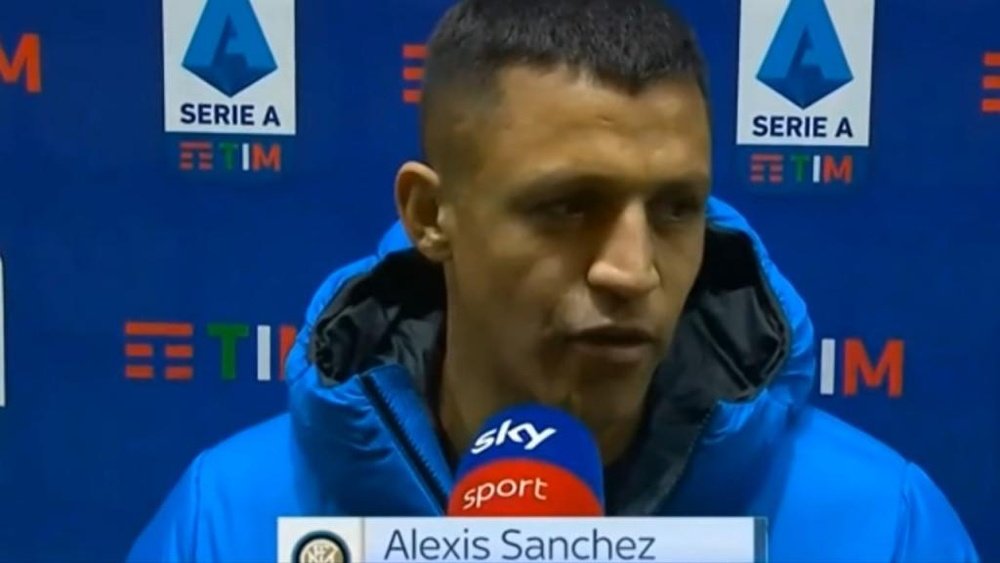 Alexis y su toque a Conte. Captura/SkySport