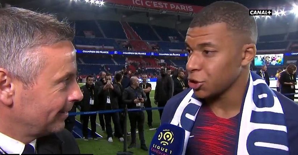 Mbappé atendió a los medios en la fiesta del PSG. Captura/Canal+