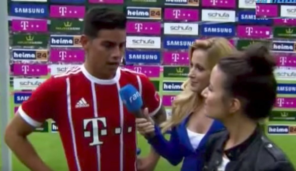 El centrocampista colombiano tiene que mejorar el alemán. Youtube
