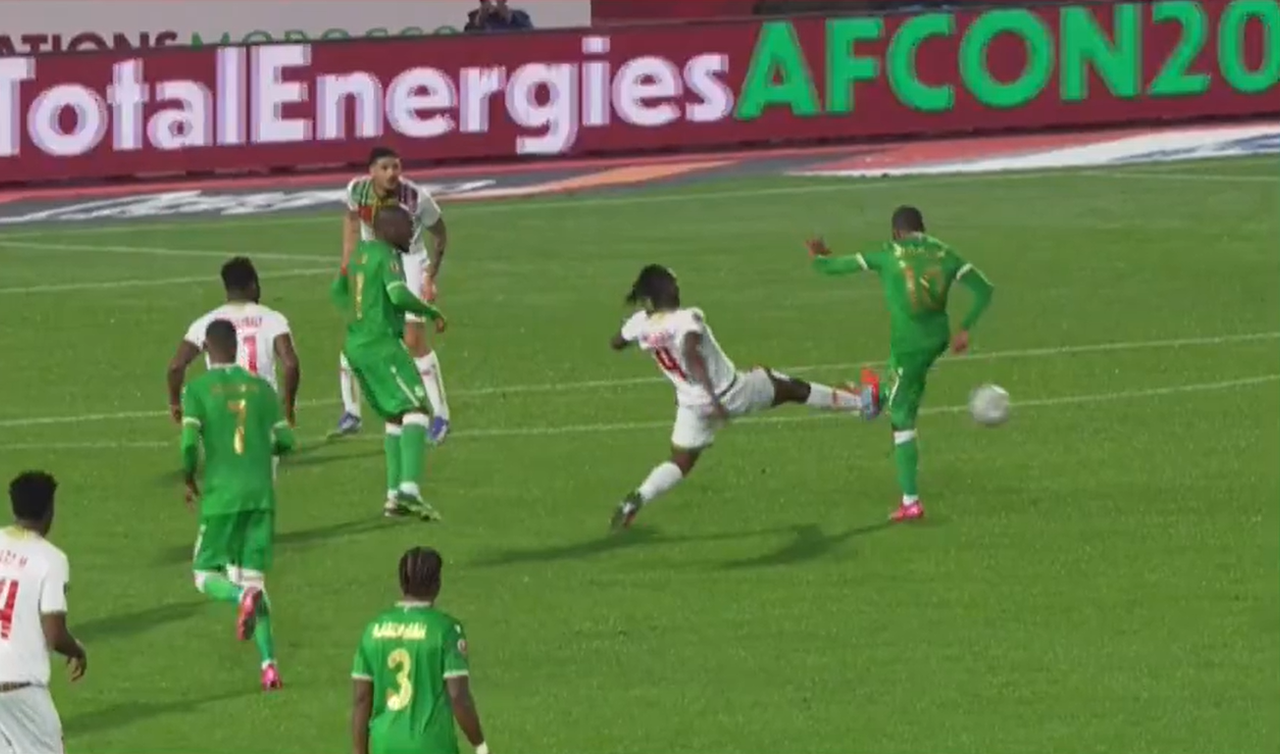 Comoras y Mali no pasaron del 0-0 inicial en el desenlace del Grupo A en la Copa África. El combinado de Tom Saintfiet se conformó con la segunda plaza pese a que compitió los últimos minutos con diez por la expulsión de Amadou Haidara.
