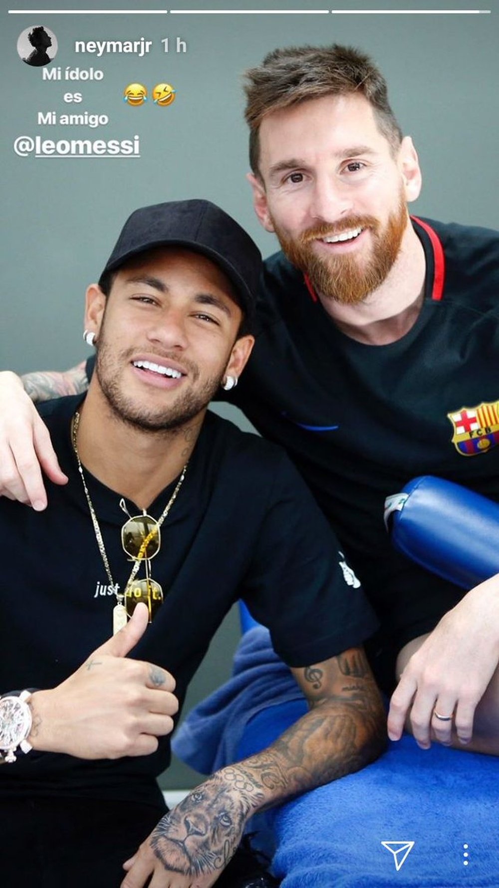 Neymar junto a Messi, nas instalações do Barcelona. Instagram/NeymarJR