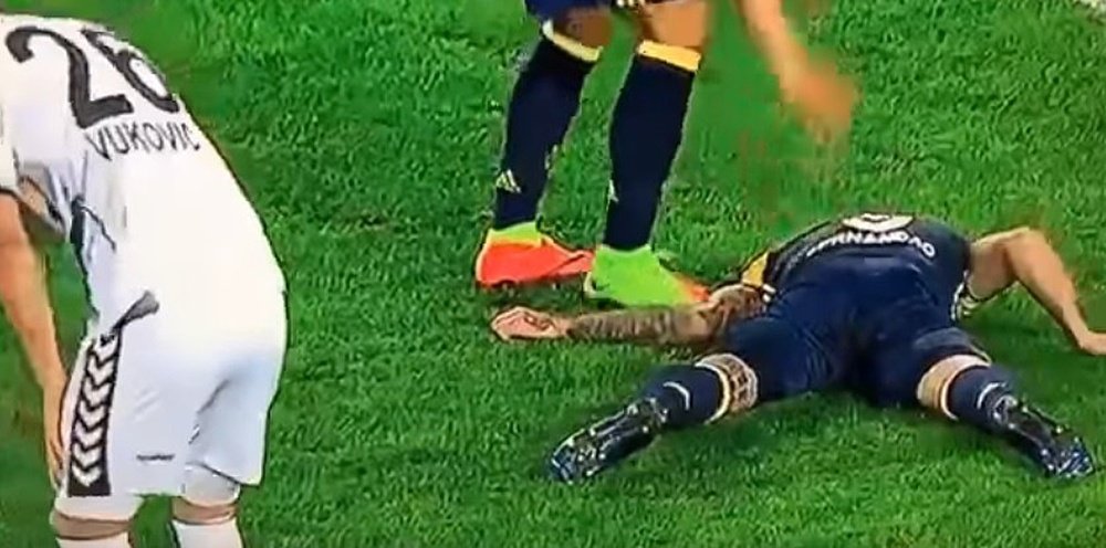 Captura de la fractura del brazo de Fernandao, jugador del Fenerbahçe. Youtube