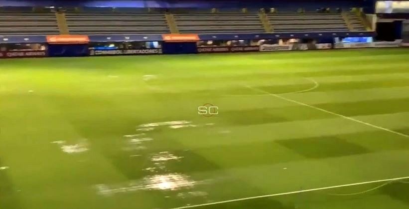 Un fuerte aguacero en La Bombonera pone en peligro el partido. Captura/ESPN