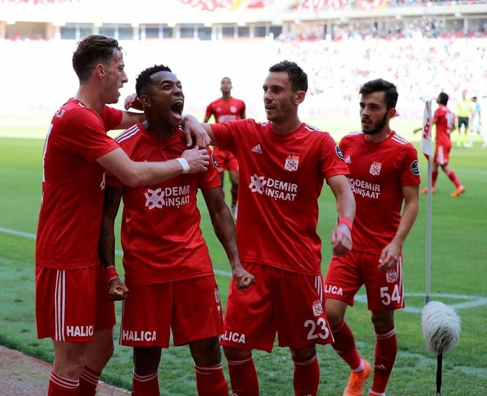 Robinho brilló en el empate del equipo turco. Sivasspor