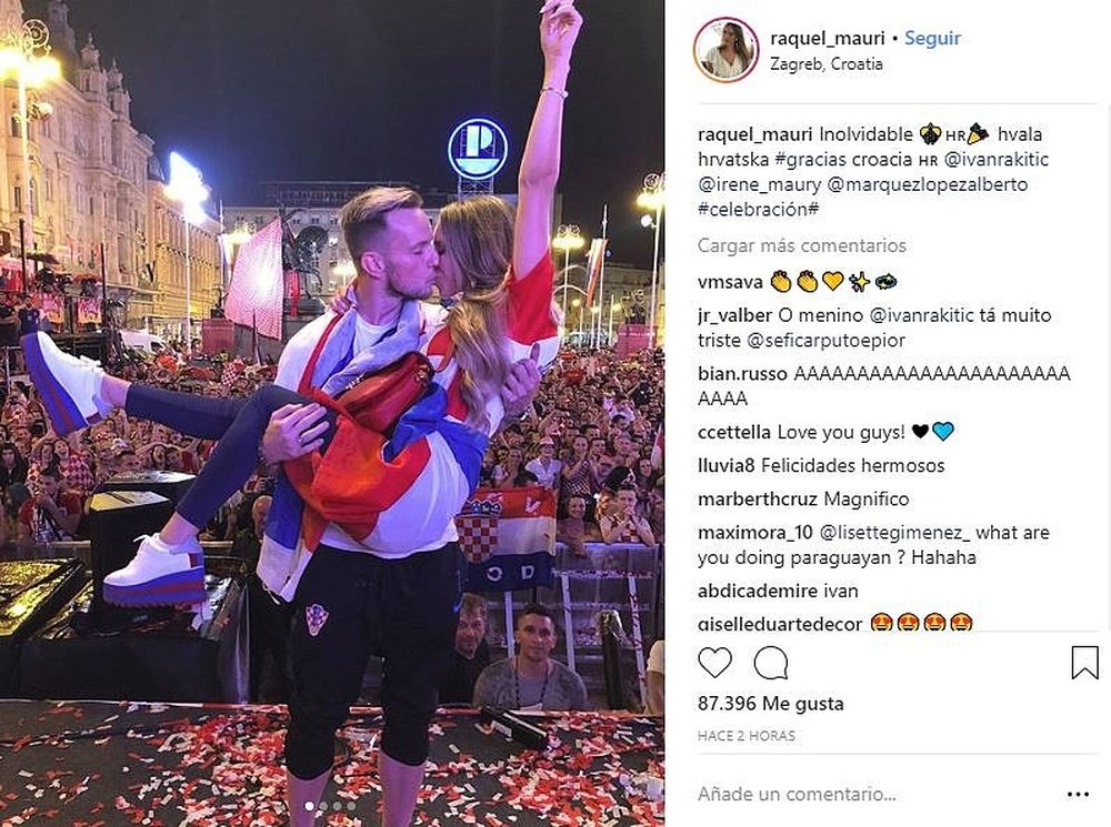 La pareja festejó el rendimiento de los balcánicos en el Mundial. Instagram/RaquelMauri