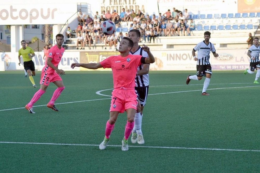 El Ontinyent ya eliminó al Poblense en Copa del Rey. Twitter/Castellon