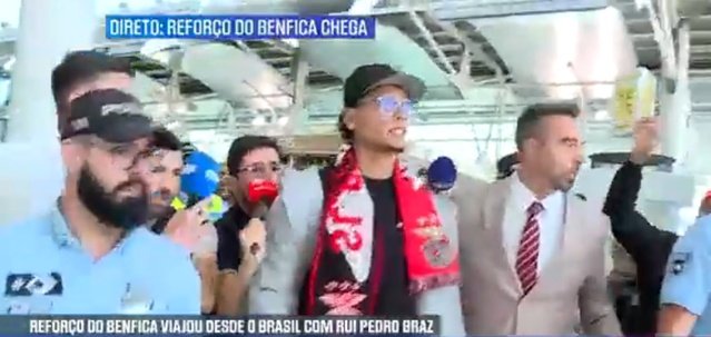 Richard Ríos llega a Lisboa para firmar por el Benfica. Captura/Record