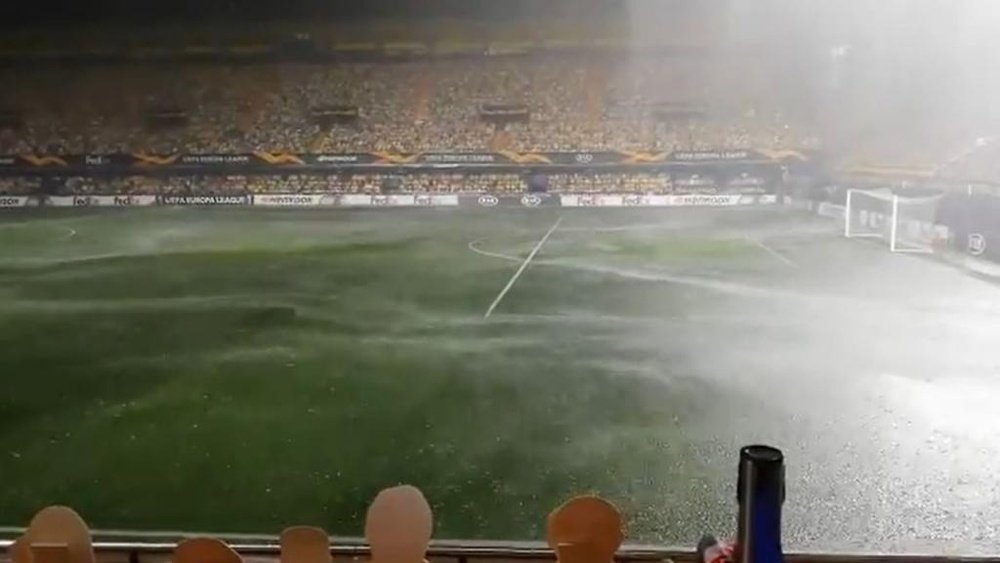 Una lluvia torrencial pone en peligro el Villarreal-Maccabi. Twitter/VillarrealCF