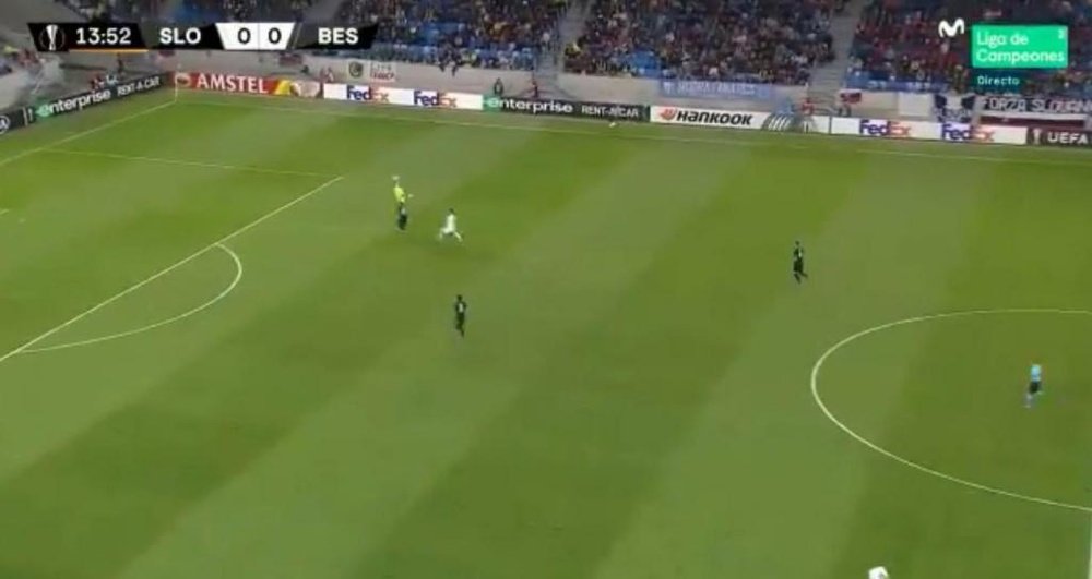 Karius made a terrible blunder against Slovan Bratislava. Captura/Movistar