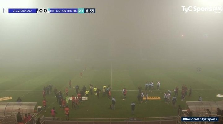 El campo era 'Silent Hill': ¡cancelaron un partido por la cantidad de niebla!
