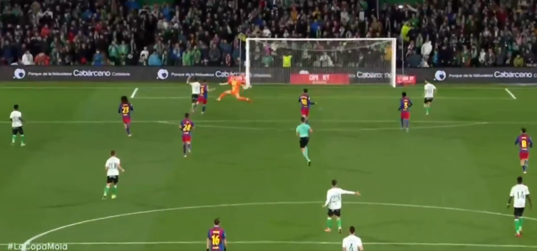 Medio año y ya es el portero 'culé' más diferencial en una década