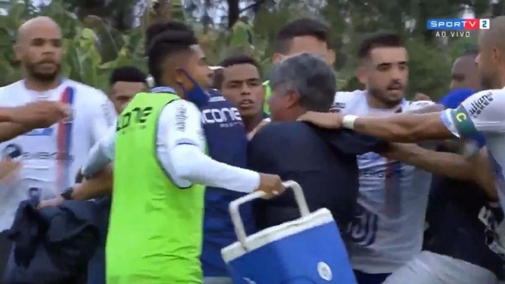 Se dijeron de todo: la pelea entre entrenadores que acabó en trifulca. Captura/SporTV