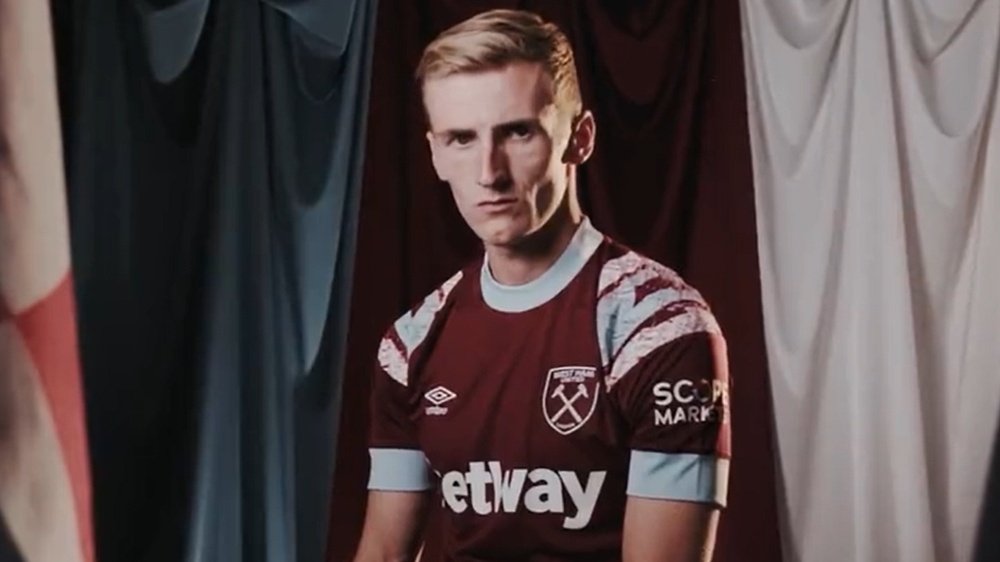 Downes joins West Ham from Swansea City. Screenshot/West Ham