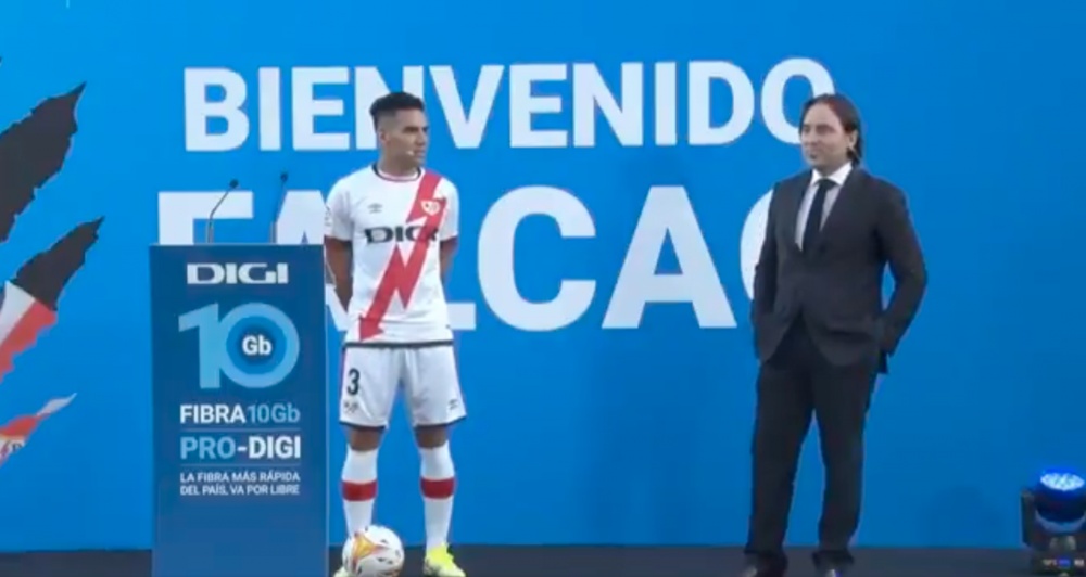 Martín Presa oyó las quejas de los fans. Captura/RayoVallecano