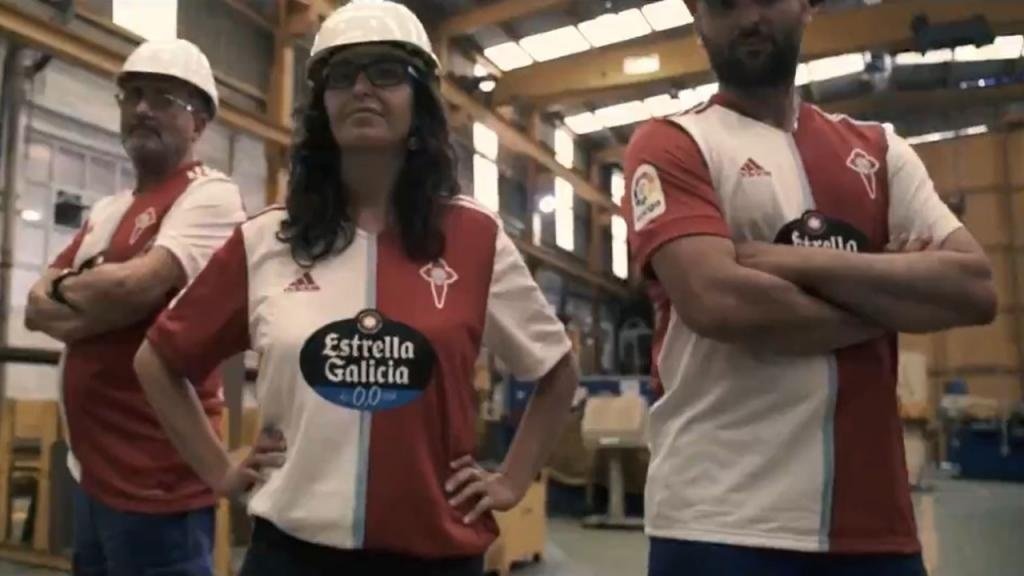 Los colores rojo y blanco copan la segunda equipación del Celta. Twitter/RCCelta