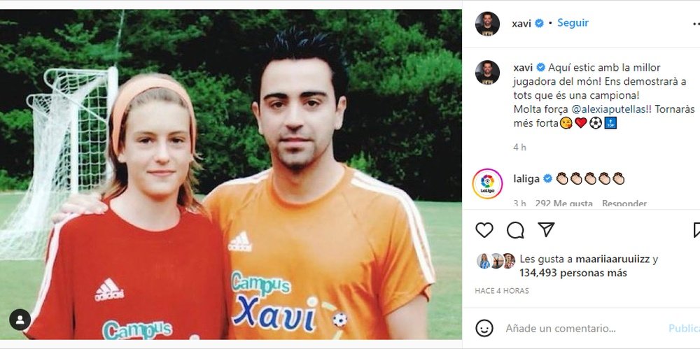 Xavi mostra o seu apoio a Putellas.AFP