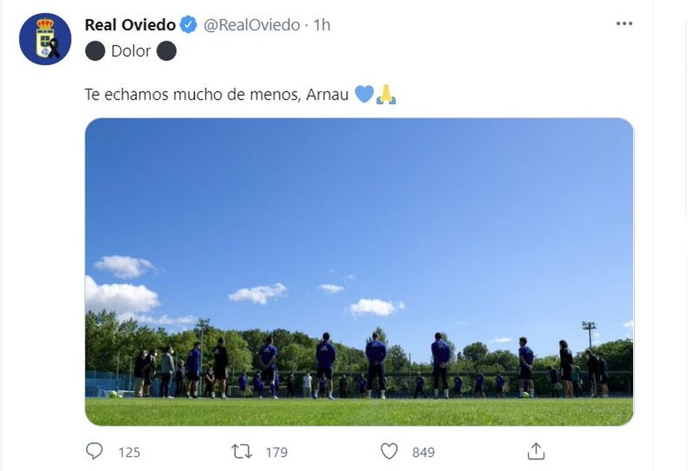 El Oviedo guardó un minuto de silencio antes del entreno. Twitter/RealOviedo