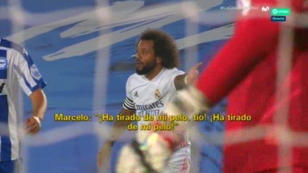 La queja de Marcelo y la explicación del árbitro. Captura/Movistar+