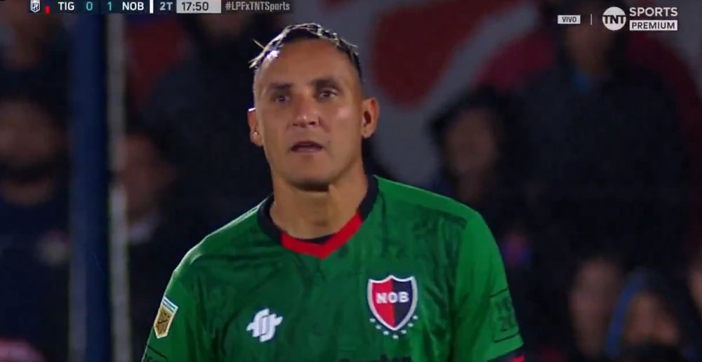 Recital de Keylor Navas bajo la lluvia. Captura/TNT Sports