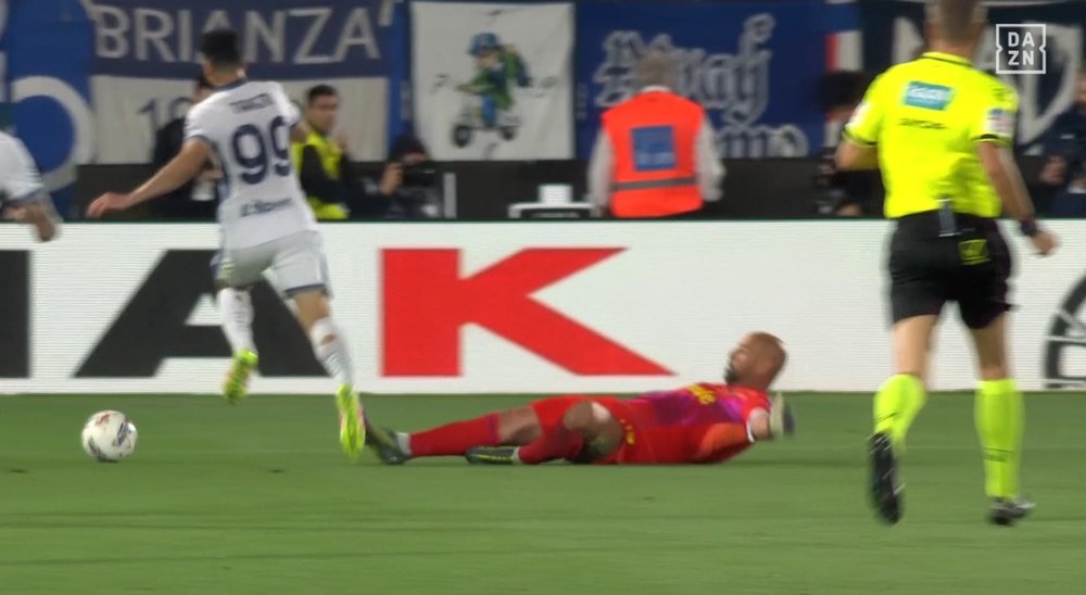 Reina, expulsado en su último partido como profesional. Captura/DAZN