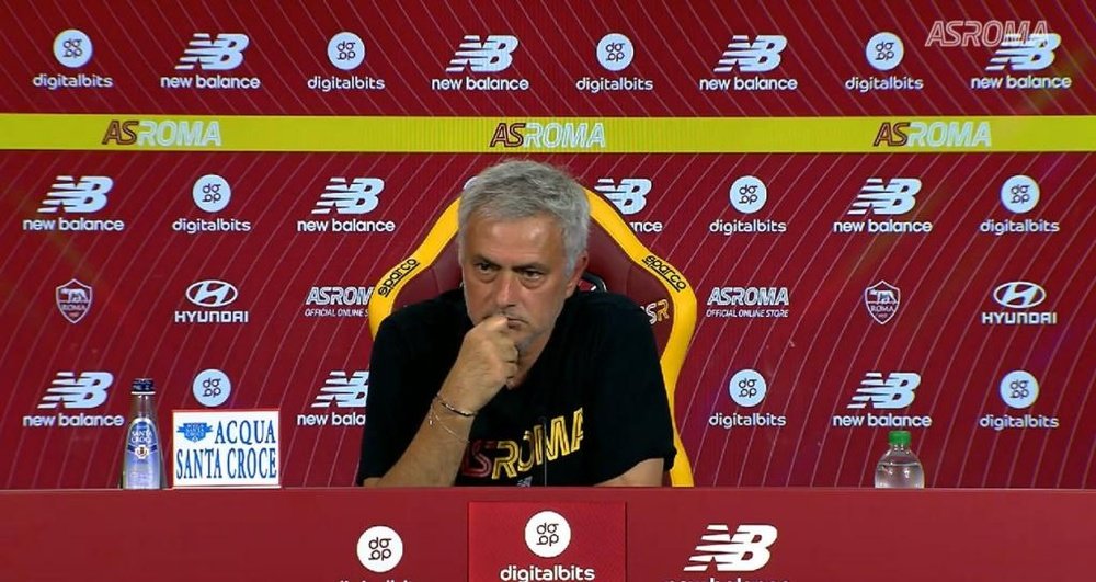 Mourinho en grande forme en conférence de presse. Capture Twitter/ASRoma
