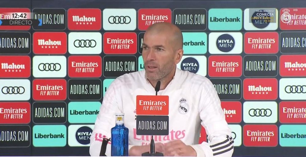 Zidane botte en touche pour Alaba. Captura/RealMadridTV