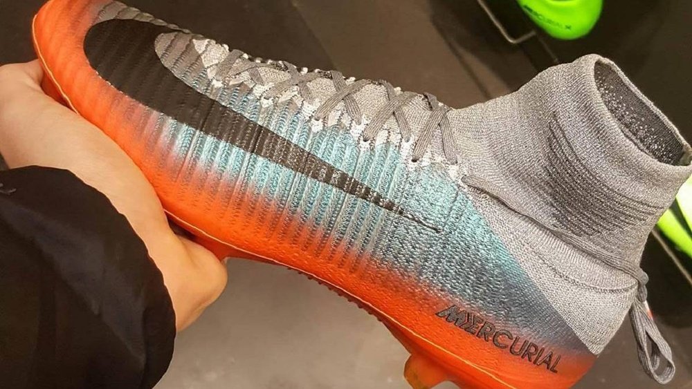 Captura de las botas que Cristiano Ronaldo lucirá ante el Bayern de Múnich. FootyHeadLines