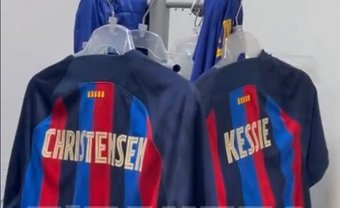 Las camisetas del Barça de Christensen y Kessié, listas para su venta. Twitter/gerardromero