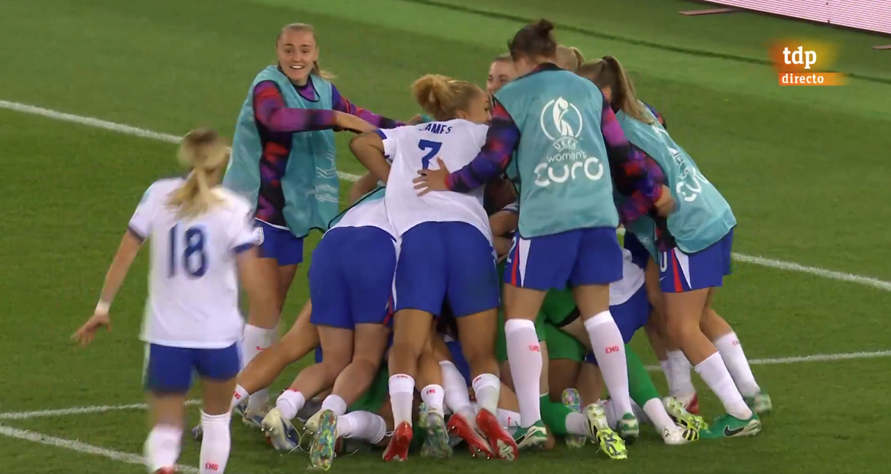 Inglaterra certificó su presencia en las semifinales de la Eurocopa Femenina después de eliminar a Suecia en la tanda de penaltis. Las 'three lions' forzaron la prórroga después de ir con un 2-0 en contra en el minuto 78.
