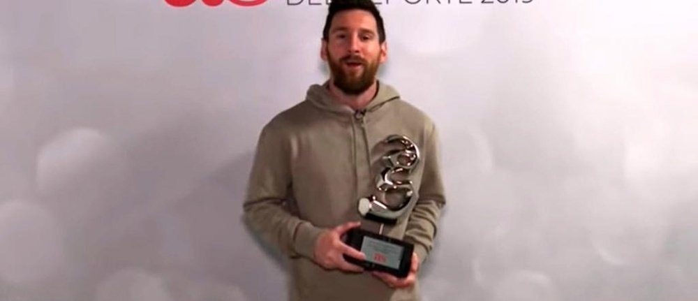 Messi não se cansa de receber prêmios. Captura/ASTV