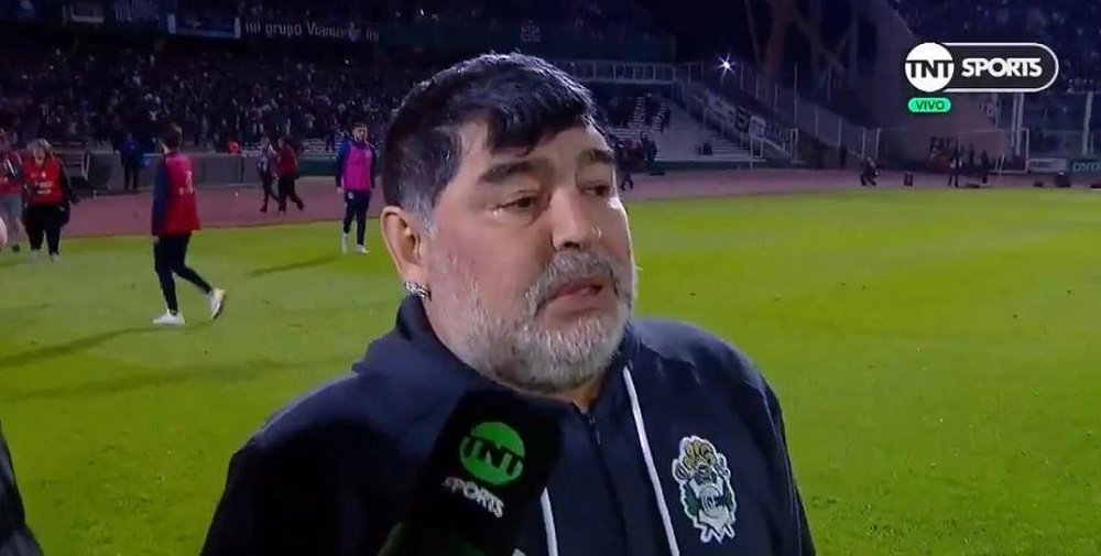 Maradona, enfadado con el arbitraje tras caer en Córdoba. Captura/TNTSports