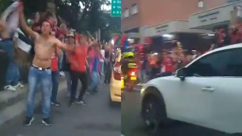 Emotivo, pero inconsciente: el recibimiento de los hinchas a DIM para la final. Twitter/CMILANOTICIA