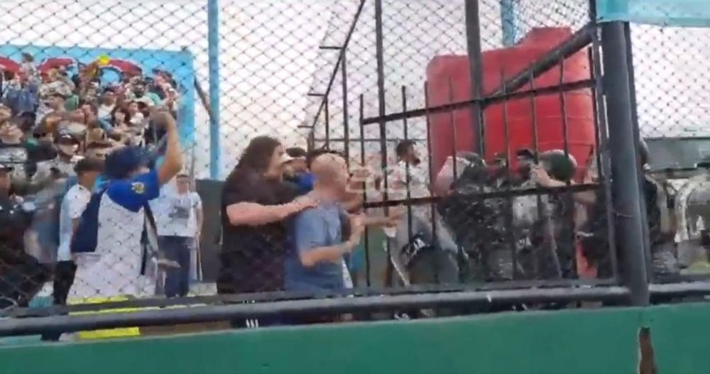Hinchas de Boca protagonizaron incidentes antes del partido. Twitter/SC_ESPN