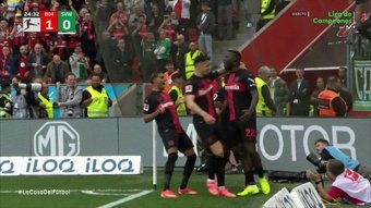 O Bayer Leverkusen precisava vencer para conquistar a primeira Bundesliga da sua história e abriu o placar antes da meia hora de jogo com um pênalti convertido por Victor Boniface.