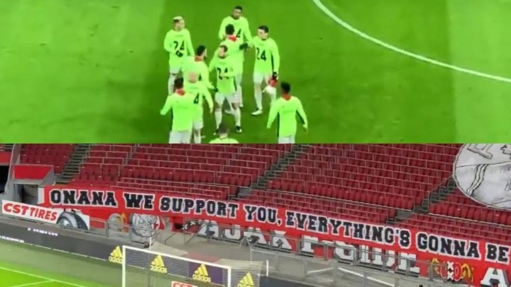 Camisetas en su honor y pancartas dedicadas: el Ajax apoyó a Onana
