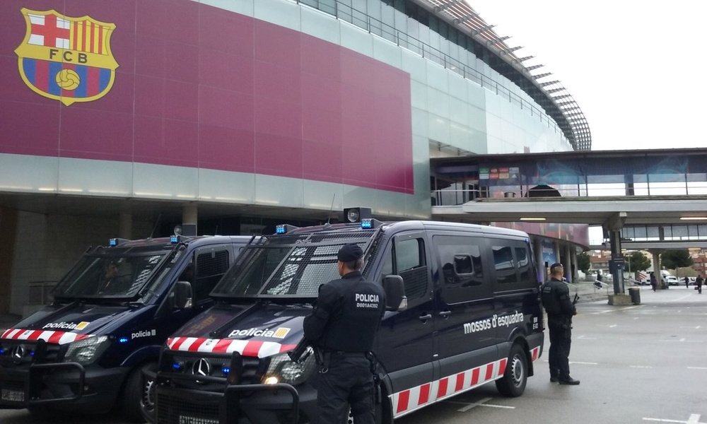 Gran dispositivo de seguridad en los aledaños del Camp Nou. Twitter/Mossos