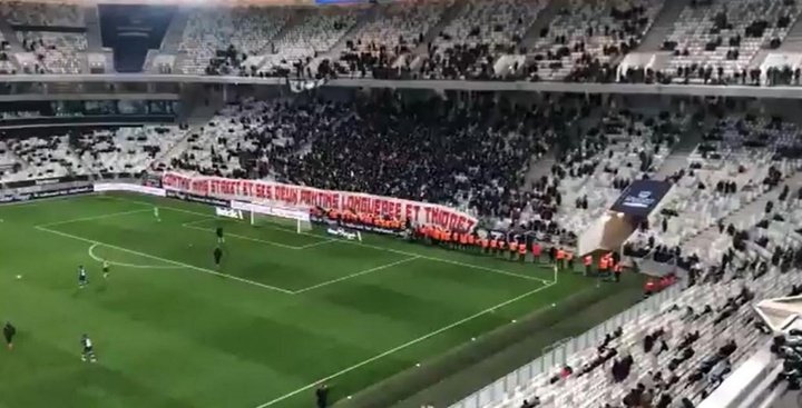 Des ultras des Girondins de Bordeaux stoppent la rencontre face à Nîmes