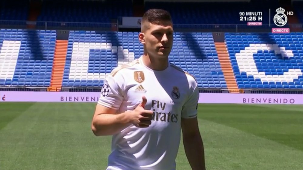 Jovic foi apresentado no Real Madrid esta quarta-feira. Captura/RealMadridTV