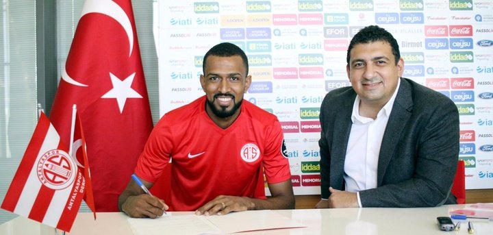 Maicon, nuevo jugador del Antalyaspor
