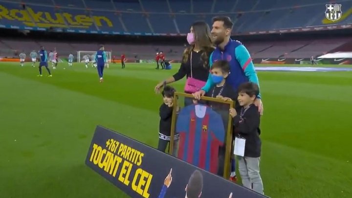 Leyenda Messi: recibió una camiseta conmemorativa por sus 768 partidos como 'culé'