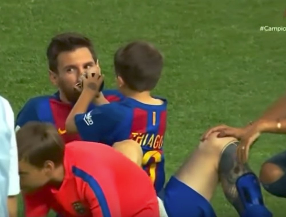 Messi estuvo en todo momento junto a su familia tras acabar el partido. TV3