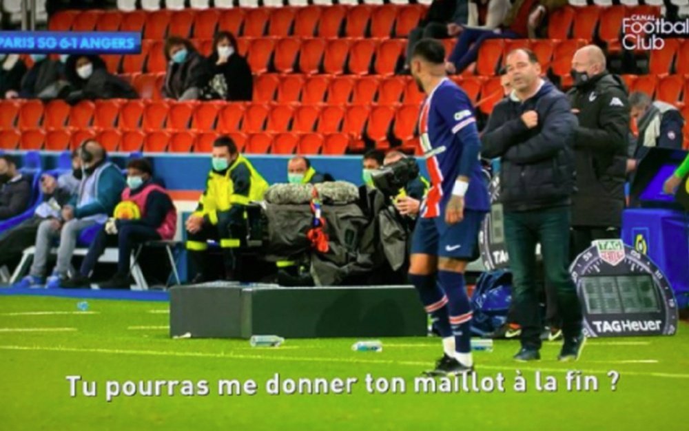Moulin asked for Neymar's shirt during Angers' match at PSG. Captura/CanalFootballClub