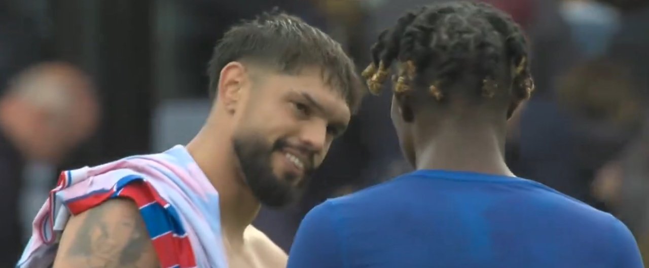 Alderete y Uche se reencontraron. Captura/DAZN