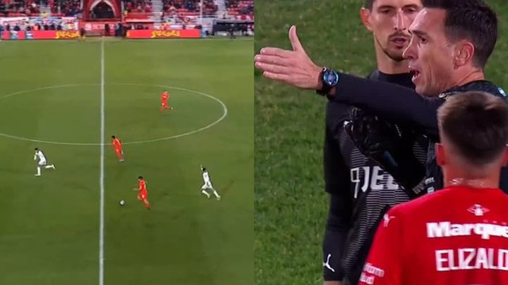¡El árbitro cometió un error insólito e impidió un gol de Independiente!