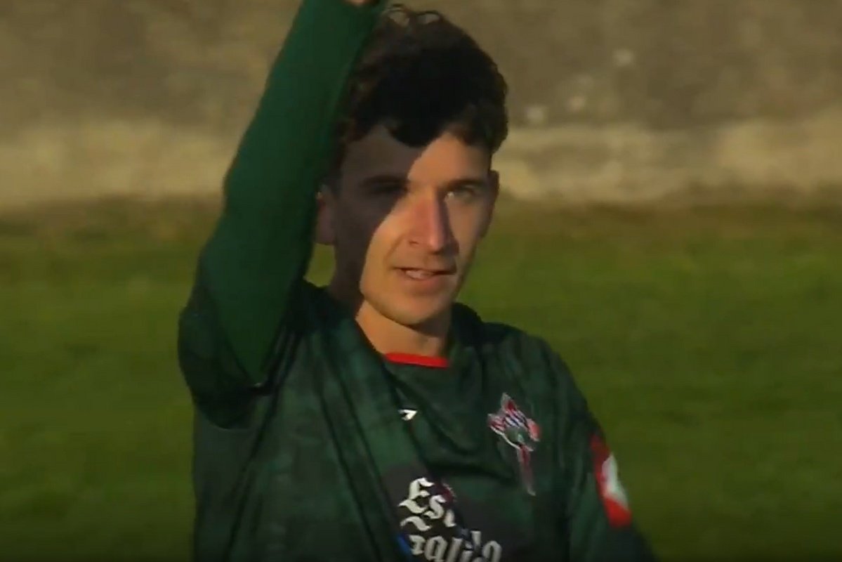 Luis Chacón celebra su gol