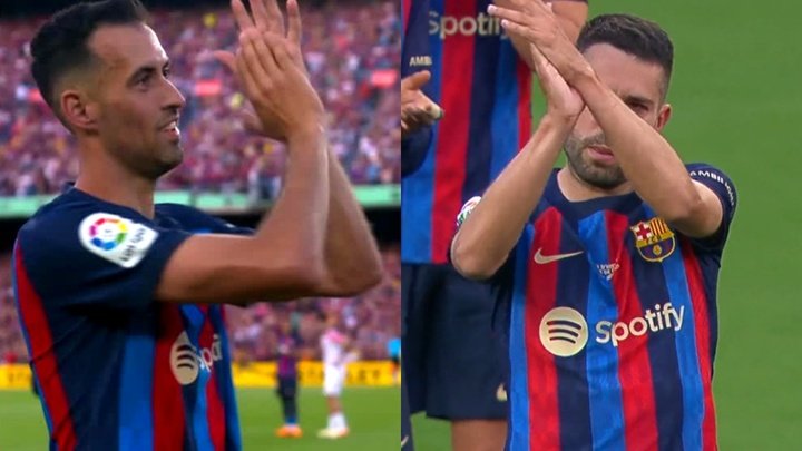L'ultima volta di Alba e Busquets al Camp Nou: standing ovation e tante lacrime