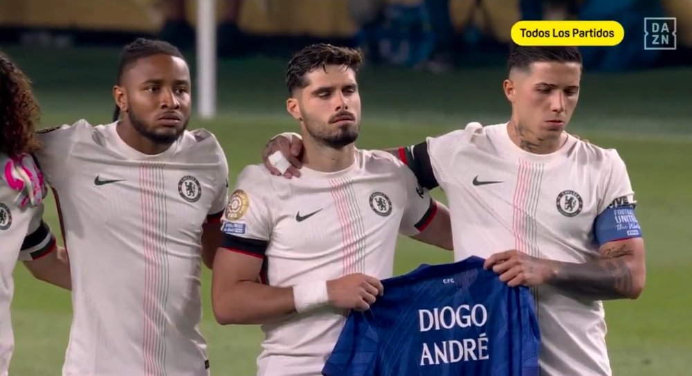 El sentido homenaje de Pedro Neto a Diogo Jota y André Silva. Captura/DAZN