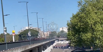 El partido entre el Toulouse y el Olympique de Marsella se retrasó 15 minutos después de que ultras de ambos equipos se peleasen en los aledaños del Stadium de Toulouse.